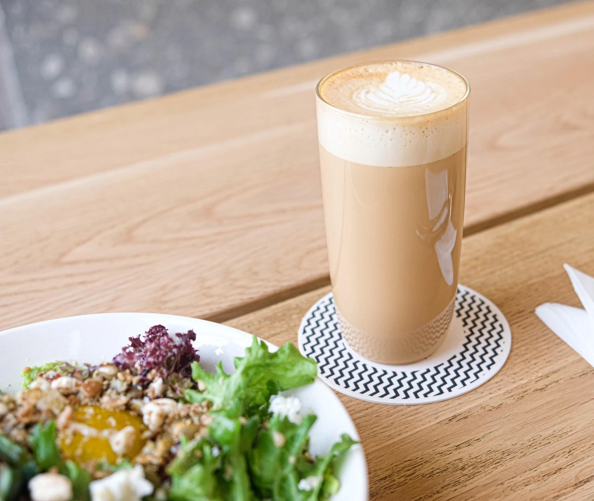 CHALO Prijswinnende Masala Chai Latte - Indische Vegan Chai - Zwarte Assam Thee - 25 Porties/ 300GR 6 CHALO Prijswinnende Masala Chai Latte - Indische Vegan Chai - Zwarte Assam Thee - 25 Porties/ 300GR - Afbeelding 4