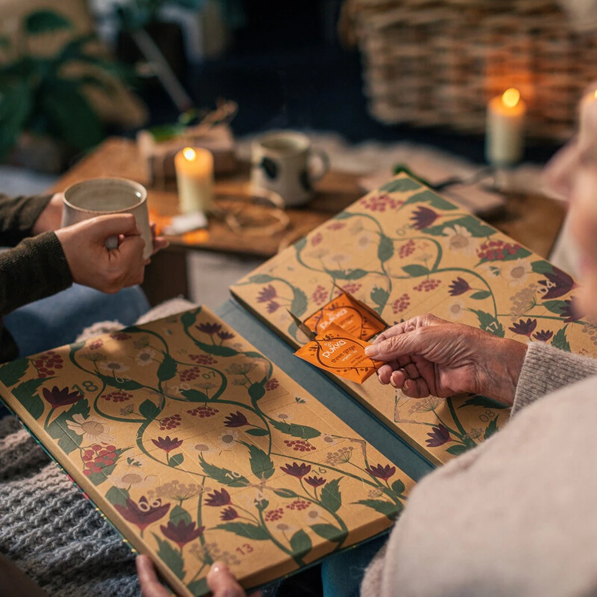 Pukka Thee Hardcover Biologische Kerst Adventskalender 2022, Perfect Als Kerstcadeau - 48 Zakjes - 1 Kalender 9 Pukka Thee Hardcover Biologische Kerst Adventskalender 2022, Perfect Als Kerstcadeau - 48 Zakjes - 1 Kalender - Afbeelding 7