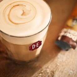 Douwe Egberts Verwenkoffie Latte Caramel Oploskoffie - 5 X 8 Zakjes -Veilige Voedselwinkel 1200x1200 316