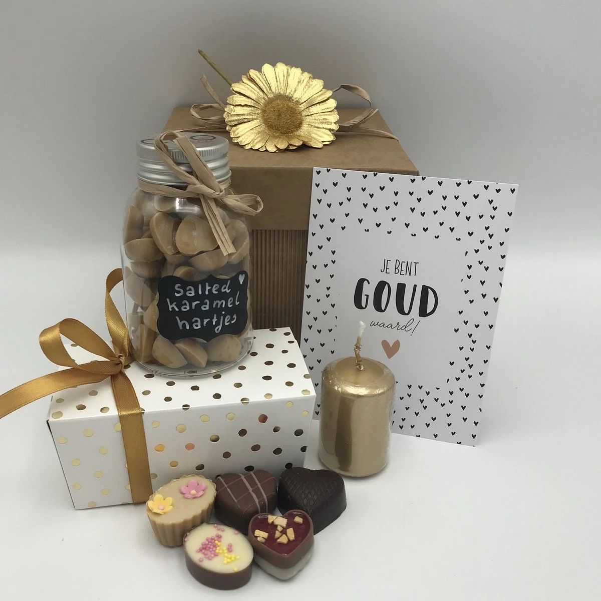 Cho-lala Cadeaubox Jij Bent Goud Waard | Chocolade Cadeau | 415 Gram Chocolade En Bonbons | 4-delig 3 Cho-lala Cadeaubox Jij Bent Goud Waard | Chocolade Cadeau | 415 Gram Chocolade En Bonbons | 4-delig