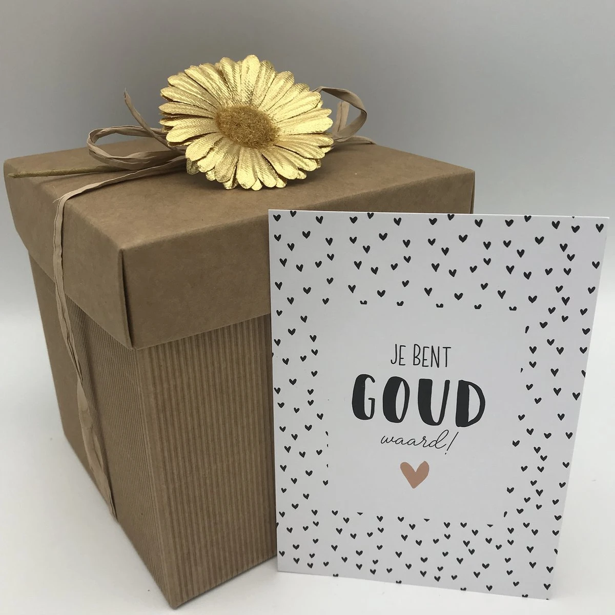 Cho-lala Cadeaubox Jij Bent Goud Waard | Chocolade Cadeau | 415 Gram Chocolade En Bonbons | 4-delig 4 Cho-lala Cadeaubox Jij Bent Goud Waard | Chocolade Cadeau | 415 Gram Chocolade En Bonbons | 4-delig - Afbeelding 2