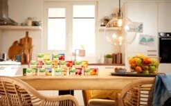 Pickwick Aardbei Fruit Thee - 12 X 20 Zakjes -Veilige Voedselwinkel 1200x742 1