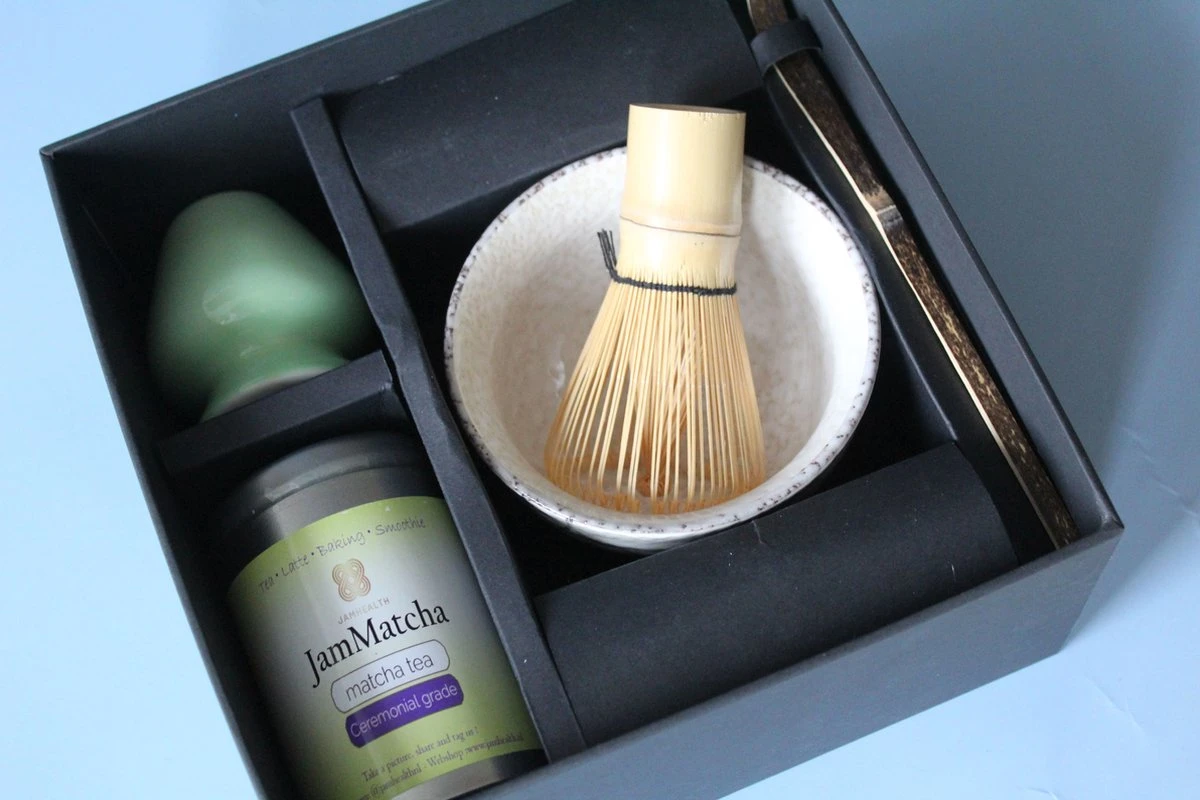 Premium Matcha Set - 5 Delige Matcha Cadeauset - Bamboo Klopper - Met Instructies - 100 Gram Matcha 3 Premium Matcha Set - 5 Delige Matcha Cadeauset - Bamboo Klopper - Met Instructies - 100 Gram Matcha