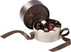 Chocolade Cadeau | Leonidas Bonbons | Luxe Bruine Giftbox | Met 24 Leonidas Bonbons | Relatiegeschenk | Mannencadeau | Vrouwencadeau | Valentijnsdag | Cadeaupakket | Cadeau Voor Man | Cadeau Voor Vrouw