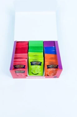 London Fruit & Herb Thee Assortiment – 80 Zakjes Thee, 10 Builtjes Met 8 Verschillende Smaken – Ideaal Cadeau Voor De Thee Liefhebber -Veilige Voedselwinkel 791x1200