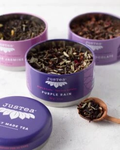 Trio Purple Tea-Justea-Biologisch-Losse Thee-Paarse Thee-Theekado 12 Trio Purple Tea-Justea-Biologisch-Losse Thee-Paarse Thee-Theekado -Veilige Voedselwinkel 960x1200 14